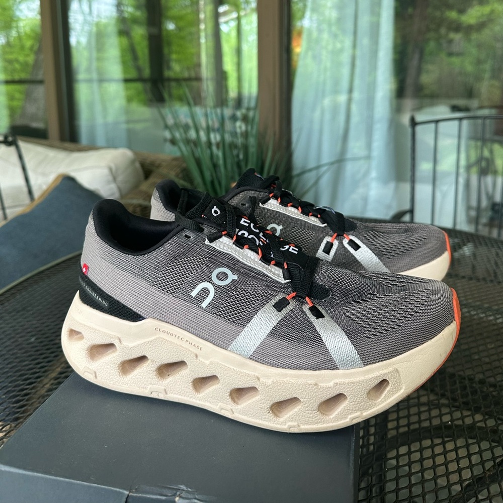 Oncloud Eclipse Women’s size 8.5